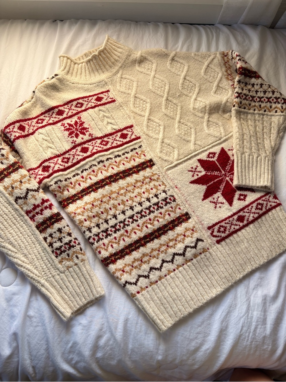 Fair Isle Turtleneck Sweater – Cream & Red Snowflake Knit American Eagle